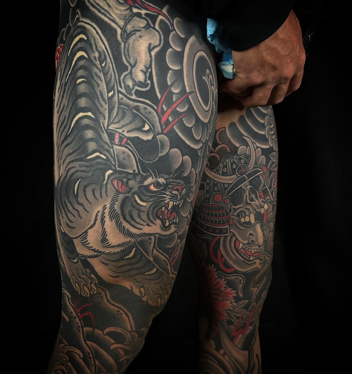 Tiger and samurai helmet with skull in black and grey leg sleeve tattoo